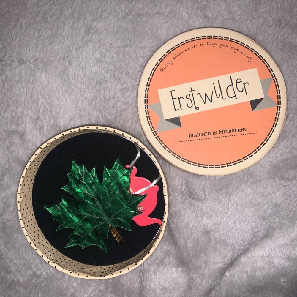 erstwilder brooch